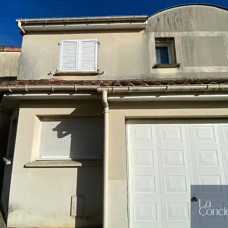 La Maison Foucault -jardin Chu Futuroscope Feriehus