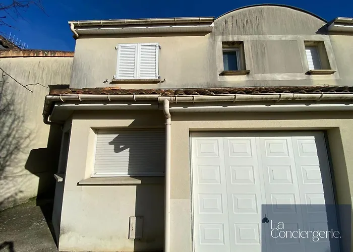 La Maison Foucault -jardin Chu Futuroscope Holiday home