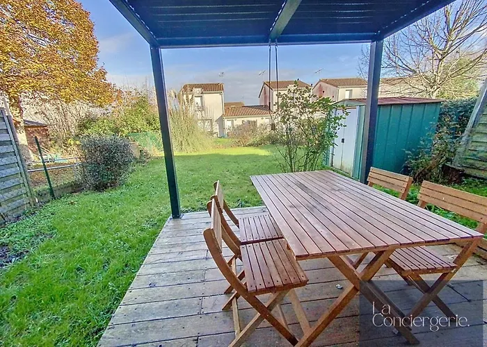 Holiday home La Maison Foucault -jardin Chu Futuroscope Poitiers